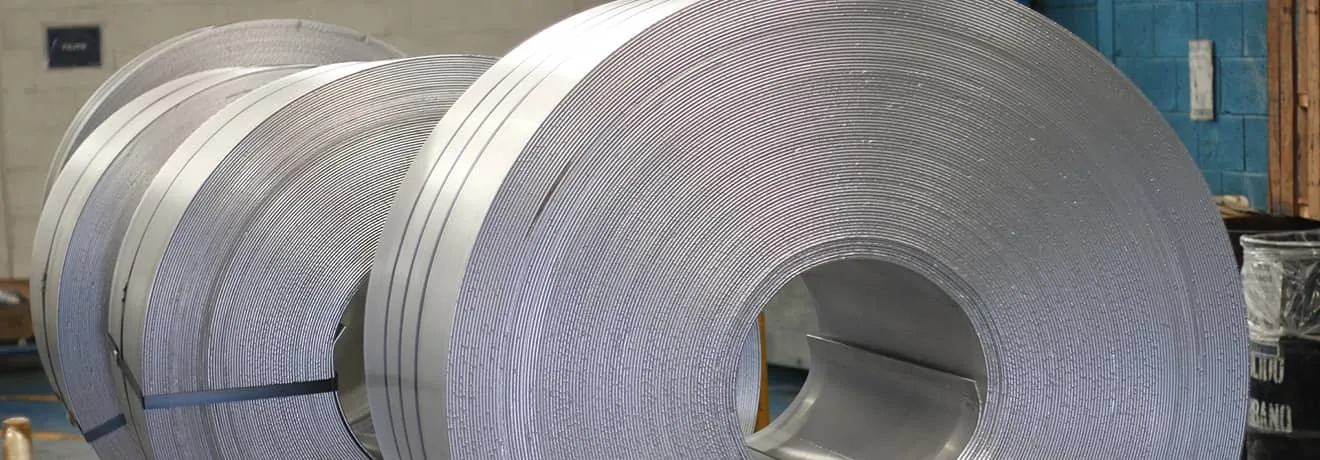 Rollos angostos de aluminio cortados a lo largo