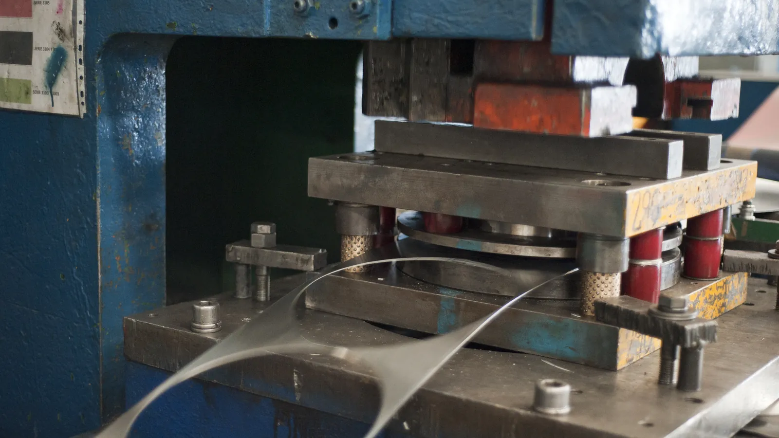 Press and die blanking aluminum strip at Almexa's plant