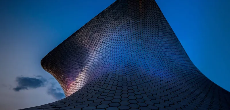 Fachada de hexágonos de aluminio del Museo Soumaya